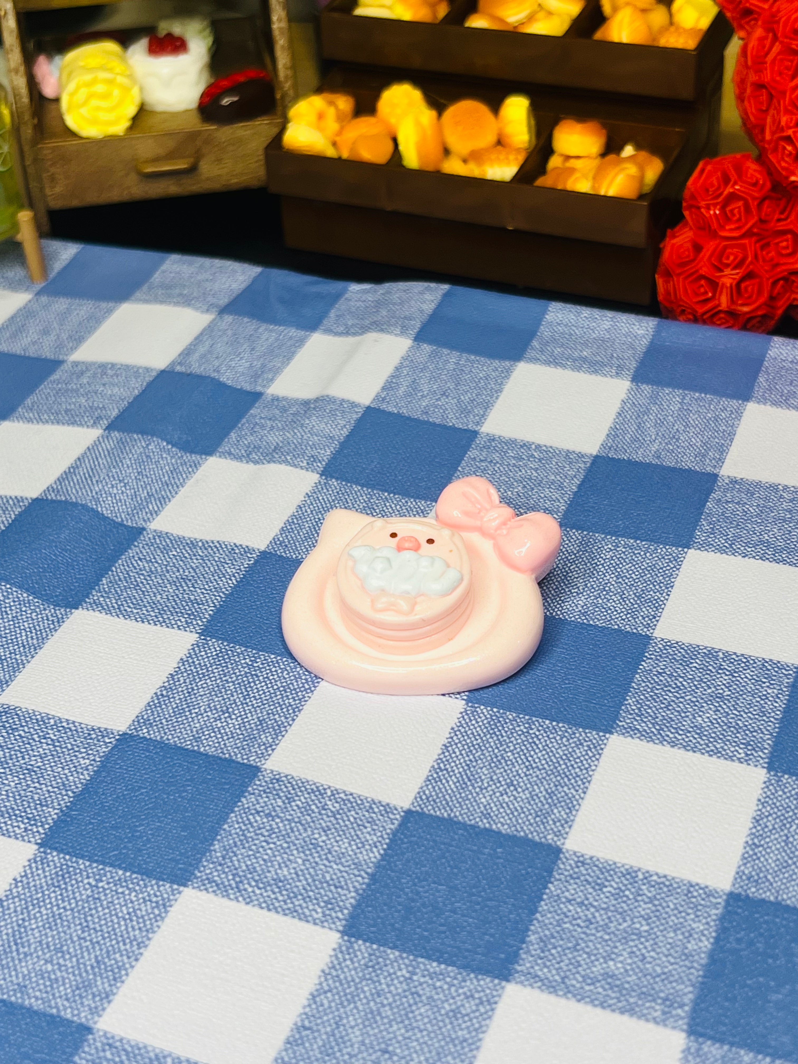 Piggy Piggy Bow Cream Roll Squishy