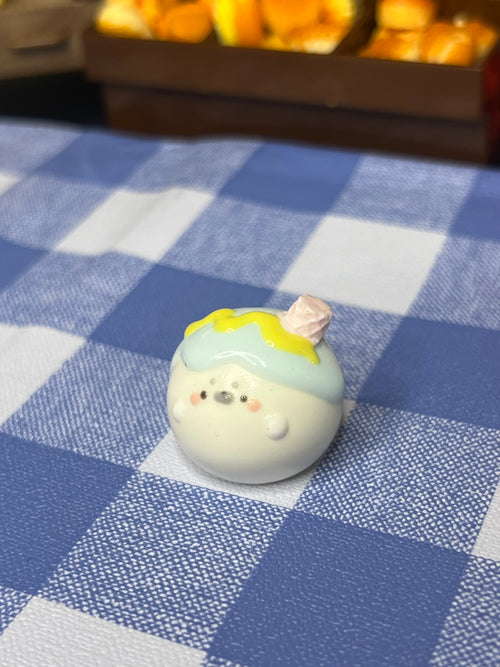 Kawaii Seal Blueberry Cream Mochi Squishy