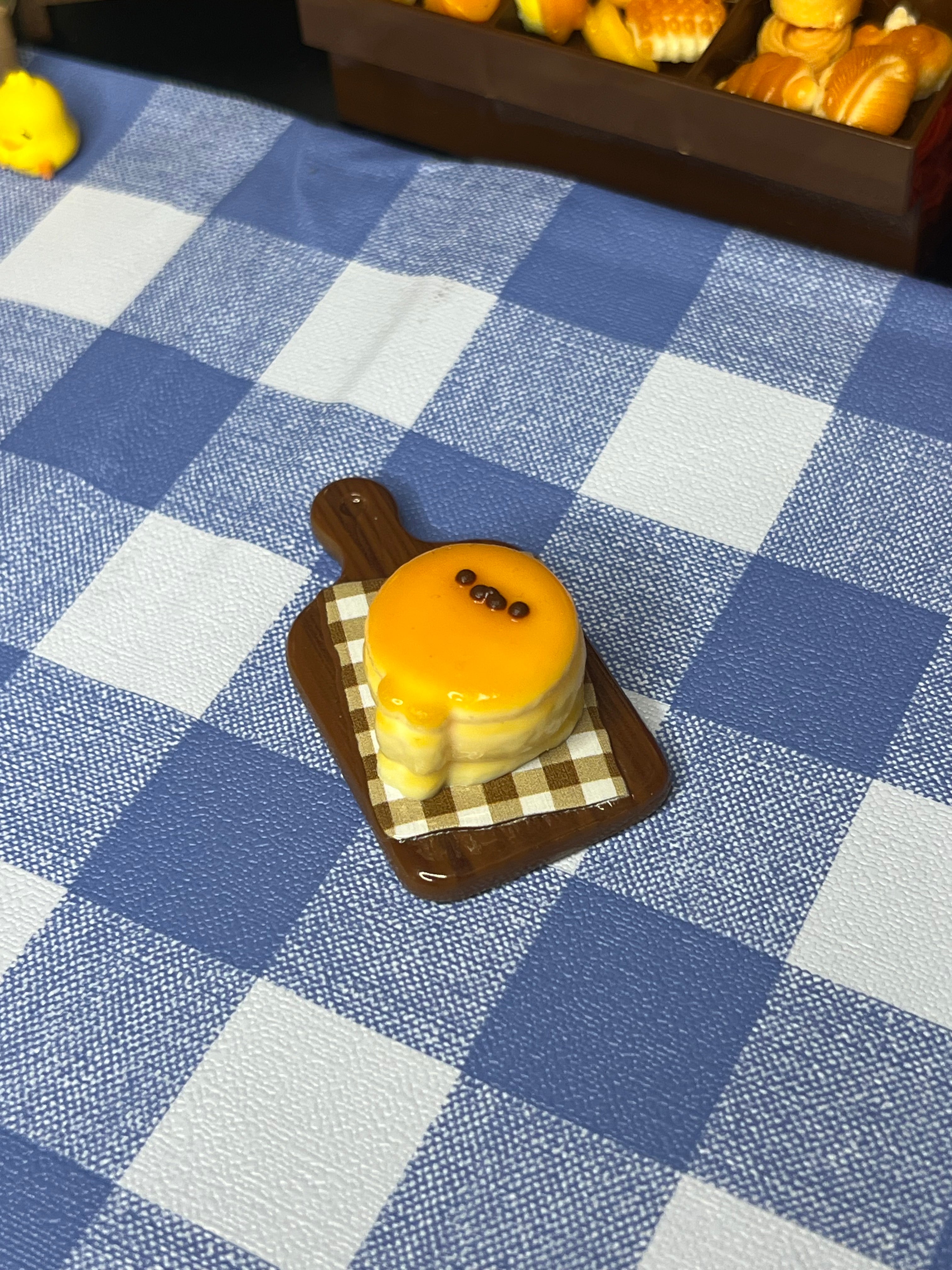 Kawaii Seal Golden Pudding Tray Squishy
