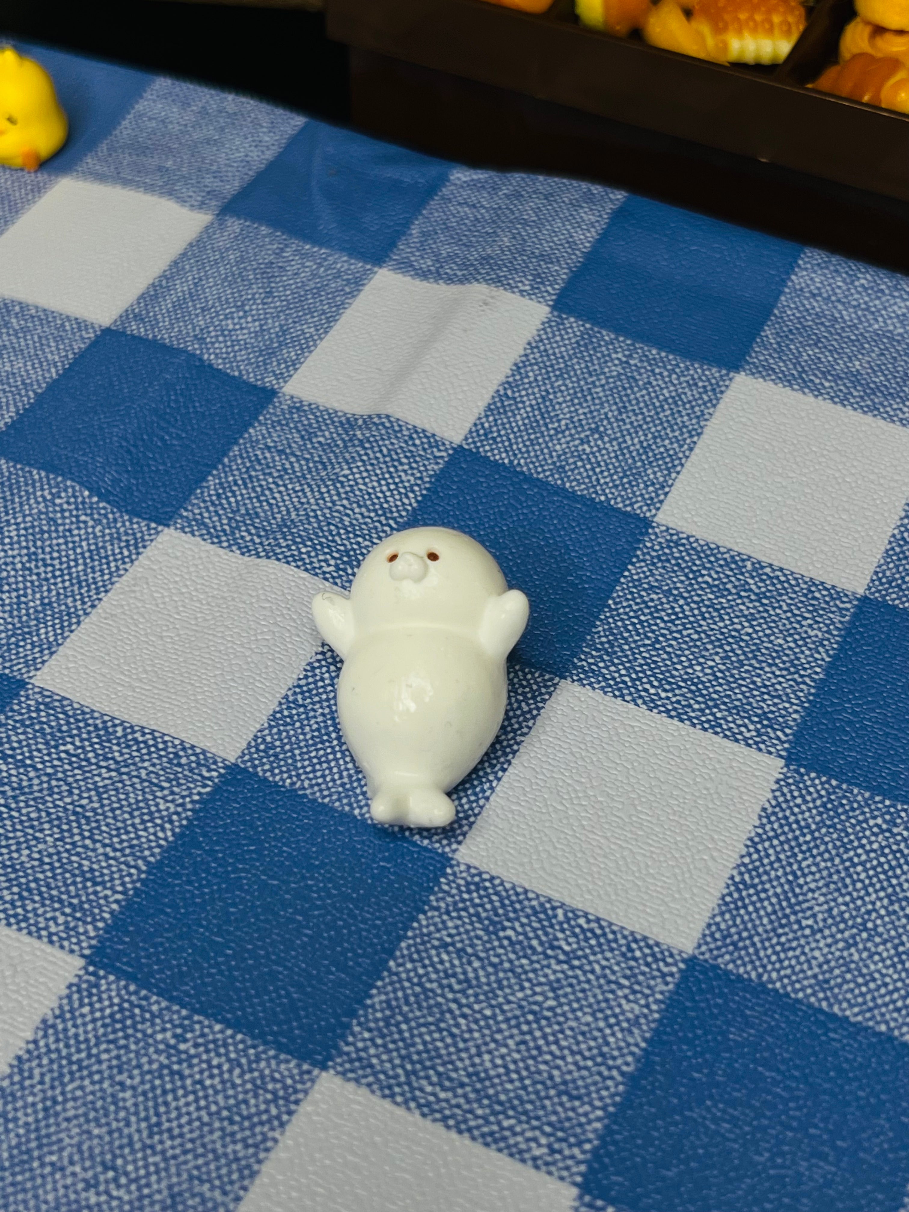 Kawaii Seal Standing Snow Baby Squishy