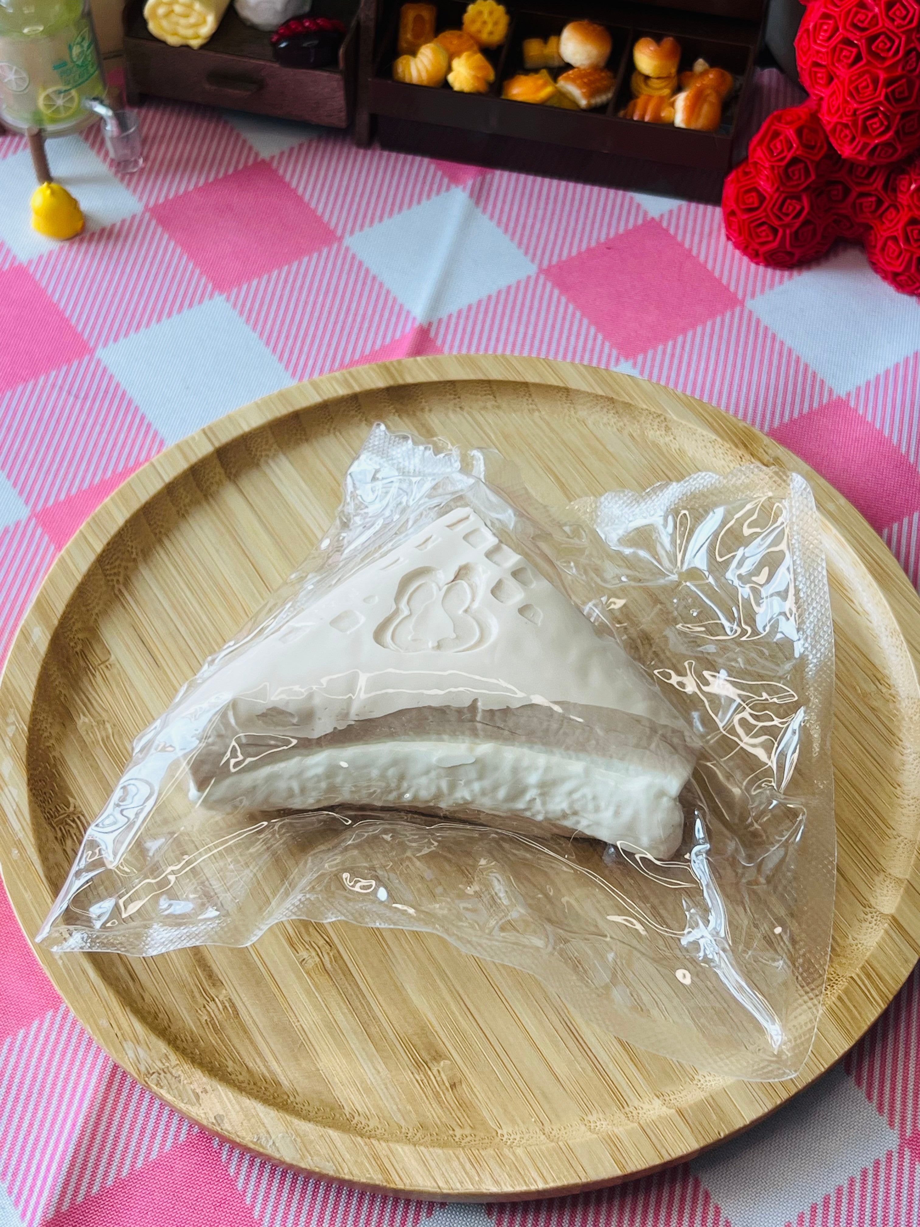 Jumbo Creamy Triangle Sandwich Cake Squishy - cute jumbo multicolor dessert squishy toy