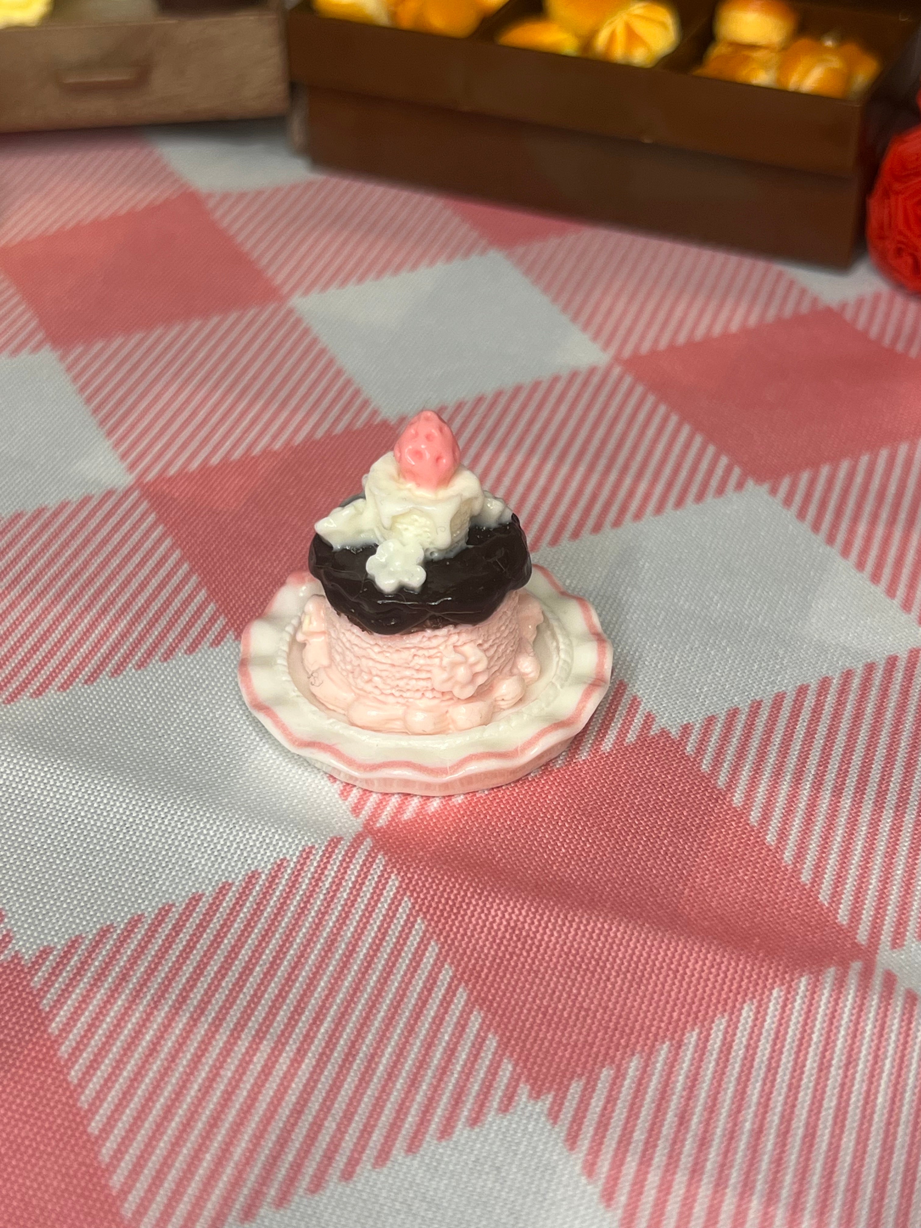 Mini Cookies And Cream Cake Taba Squishy