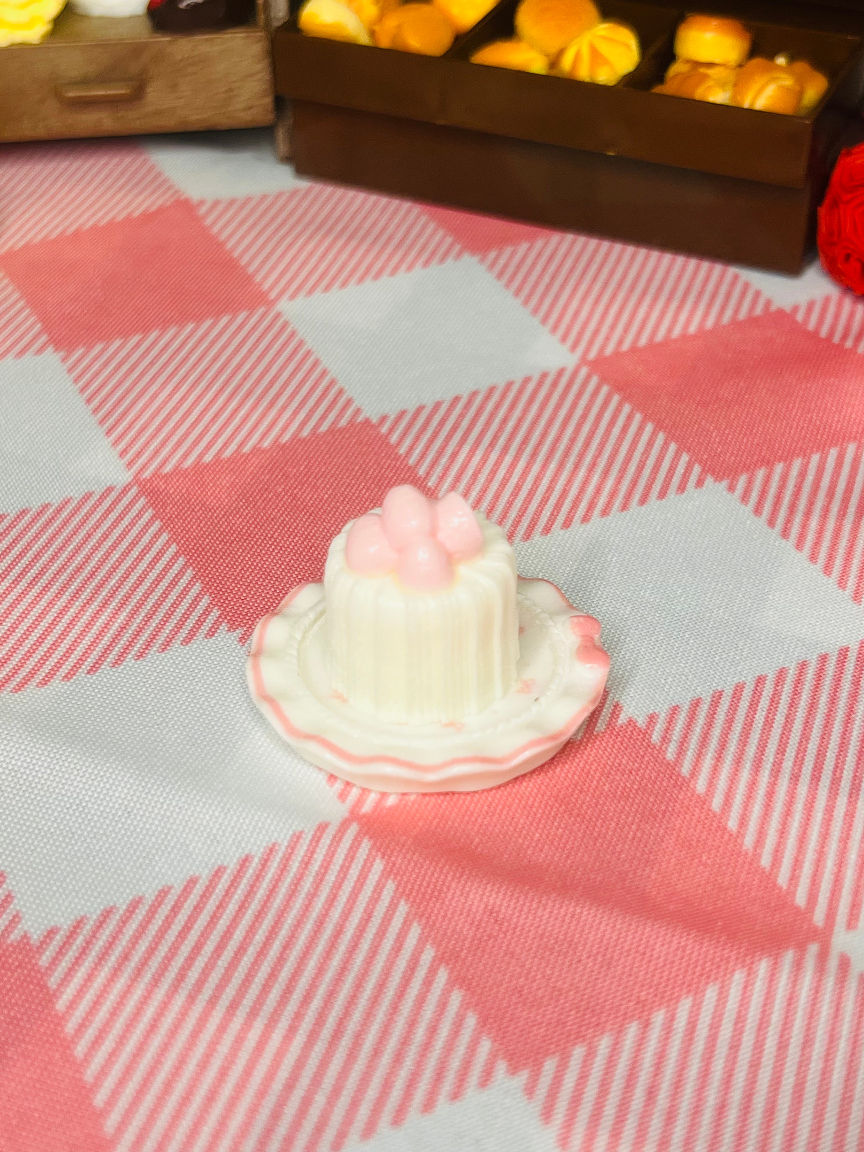 Mini Snowy Vanilla Peak Cake Taba Squishy