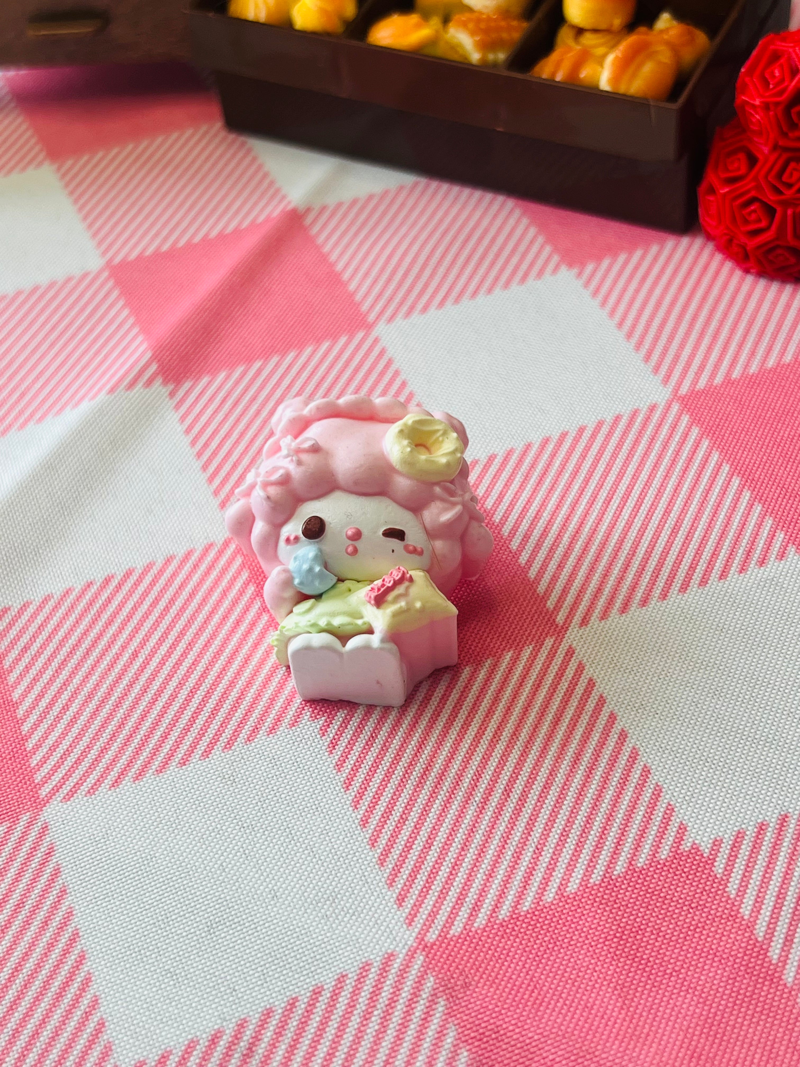 Winky Pink Bonnet Sweetie Mini Taba Squishy